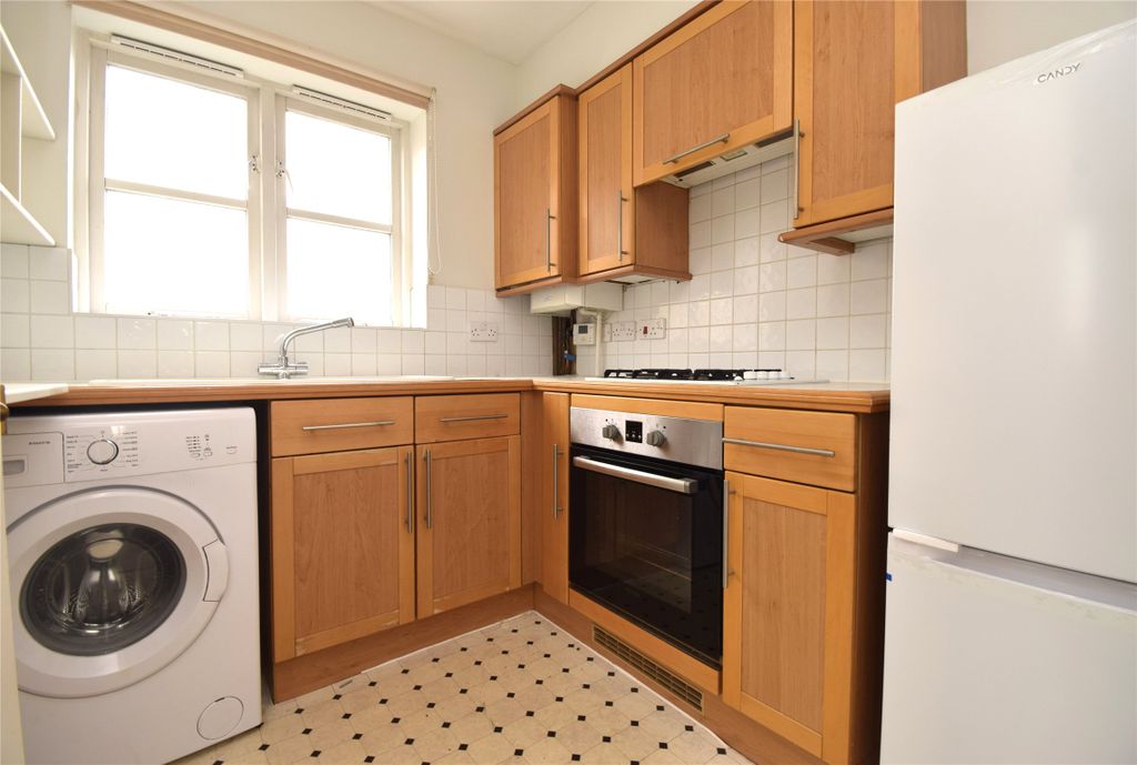 Property photo 2 of 11 Kitchen