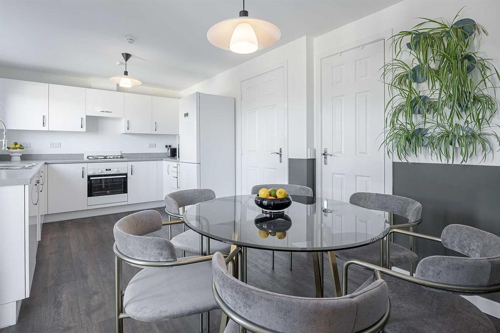 Property photo 2 of 31 Dining/ Kitchen