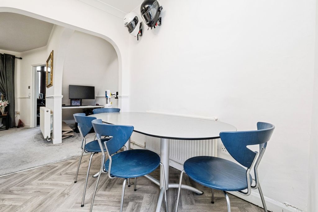 Property photo 3 of 22 Dining Area