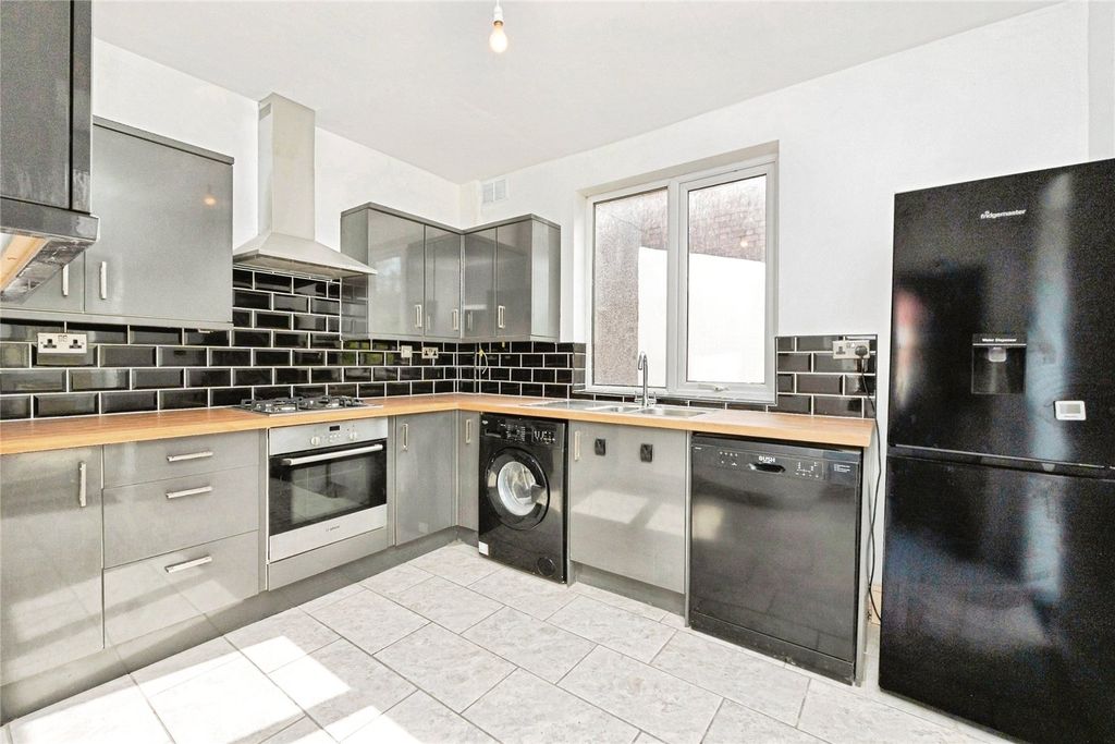 Property photo 2 of 31 Picture No. 24
