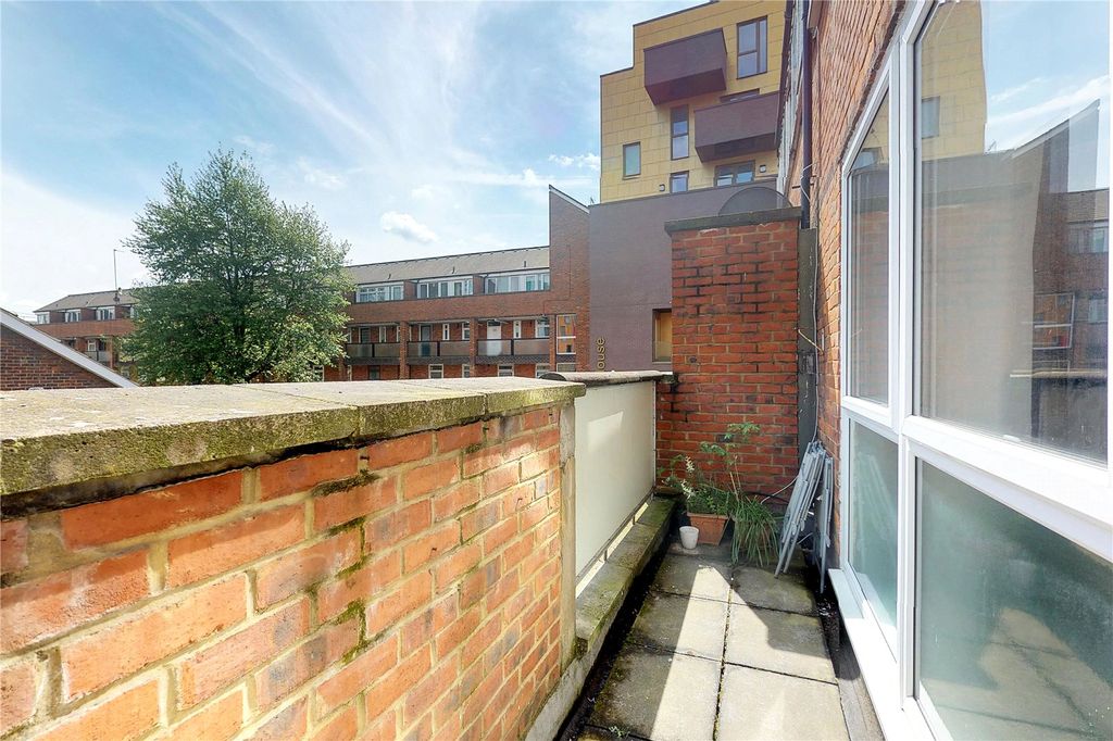 Property photo 2 of 16 Picture No. 12