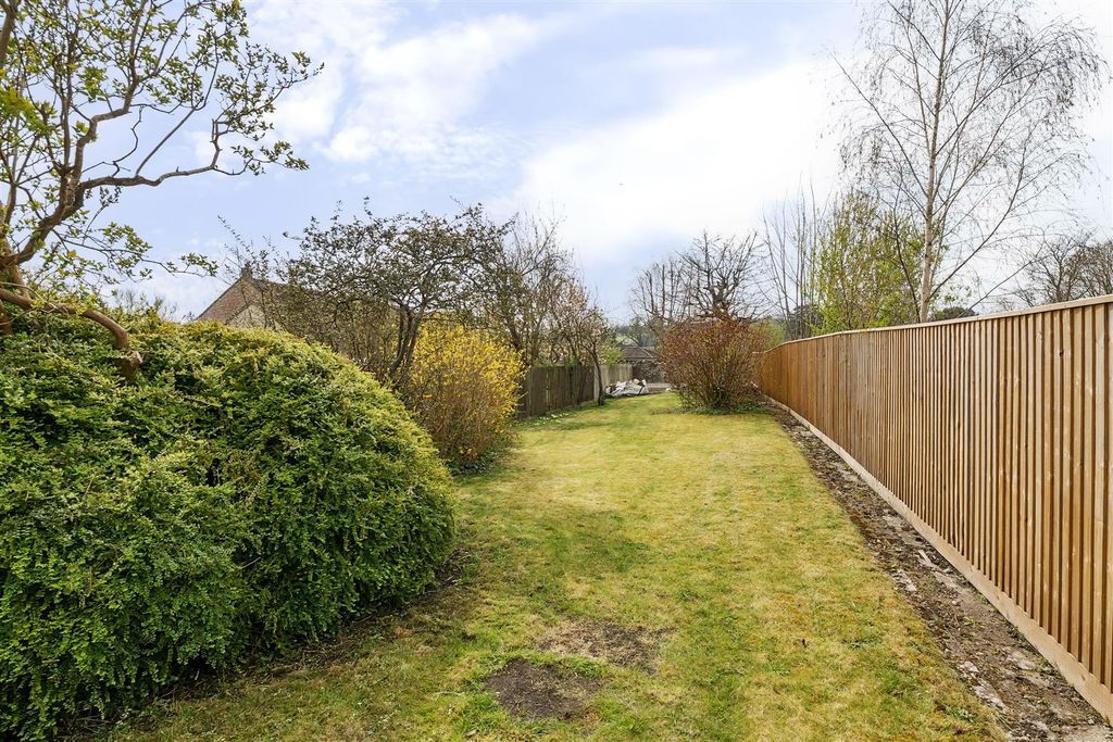 Property photo 2 of 12 Garden
