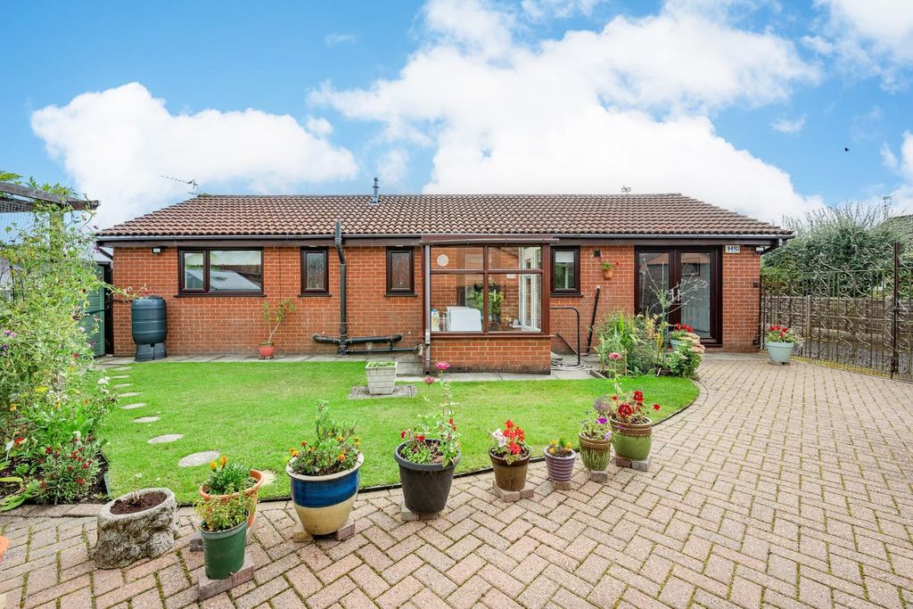 Property photo 2 of 35 1 Chelwood Close External-7.Jpg