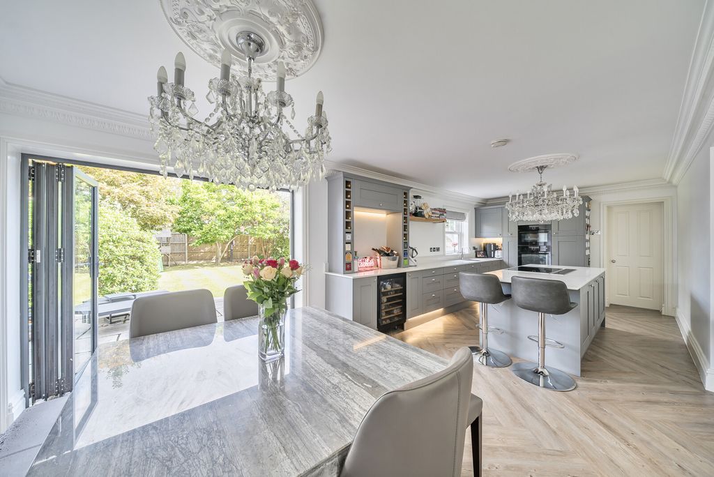Property photo 3 of 25 1346553-19-68B57d...