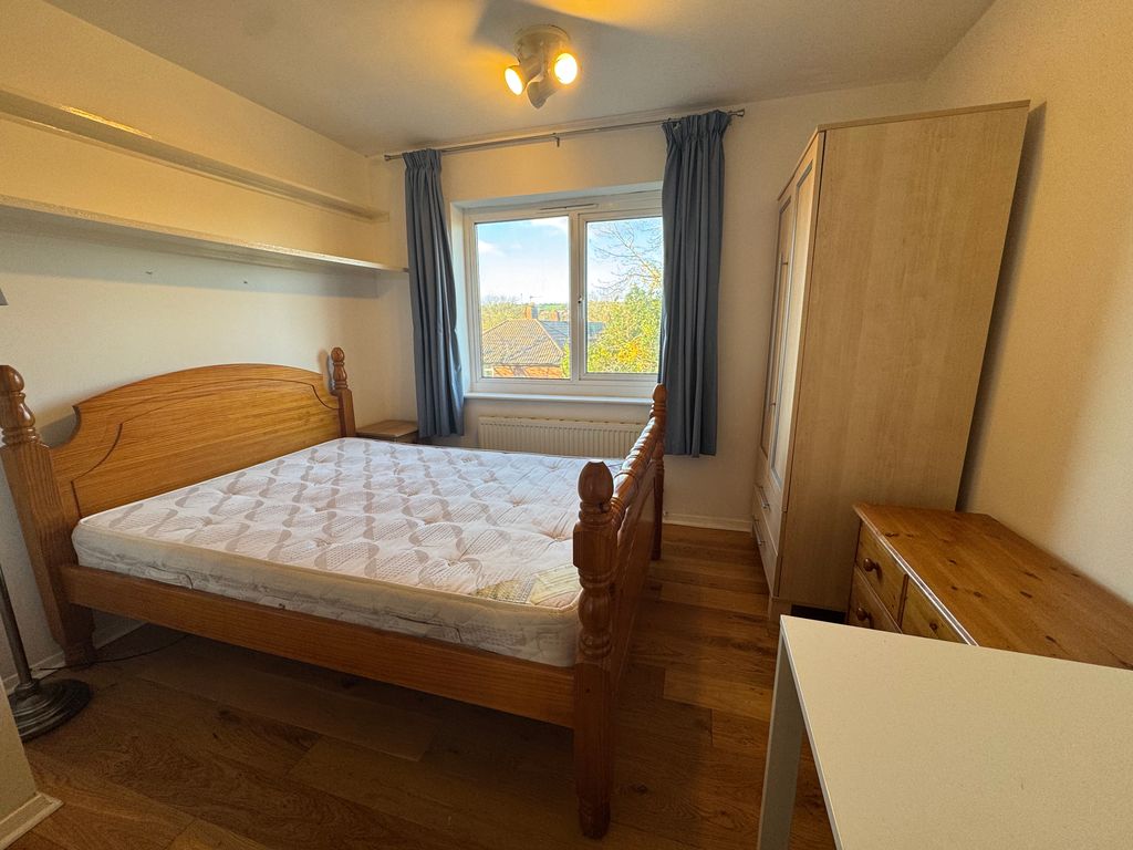 Property photo 3 of 7 3. Bed 2