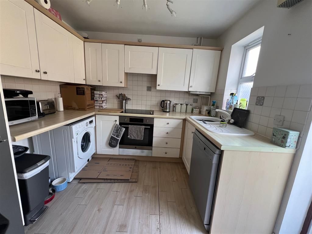Property photo 2 of 8 Kitchen