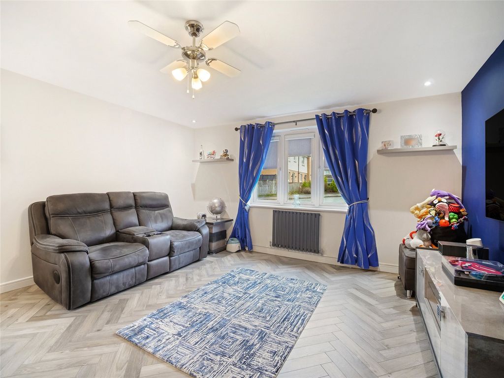 Property photo 3 of 21 Picture No. 03