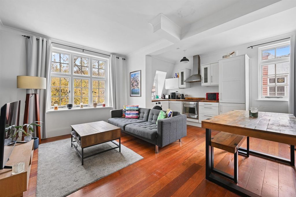 Property photo 1 of 10 223 Holly Lodge Mansions - Reception.Jpg