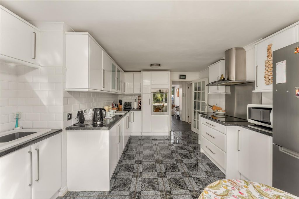 Property photo 3 of 18 6 Blackwod Place, Bodicote-7.Jpg