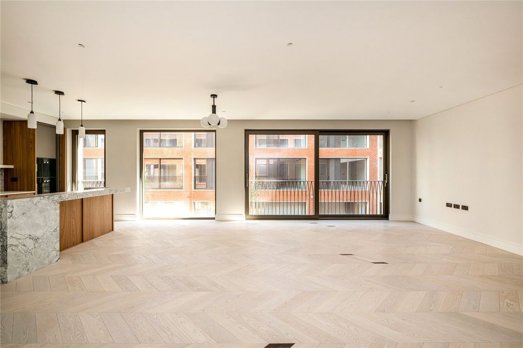 Property photo 1 of 14 Reception/Kitchen
