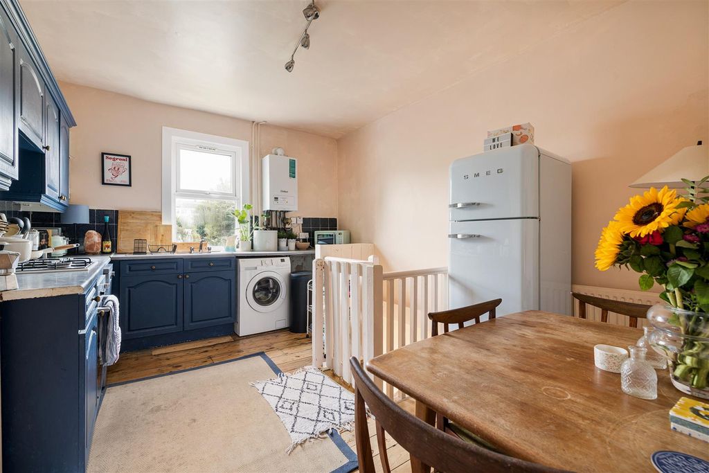 Property photo 3 of 23 Courtenay Road E17
