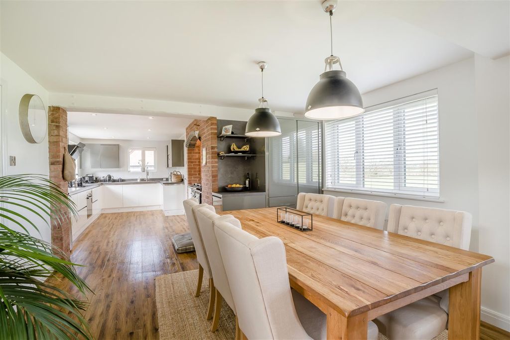 Property photo 2 of 39