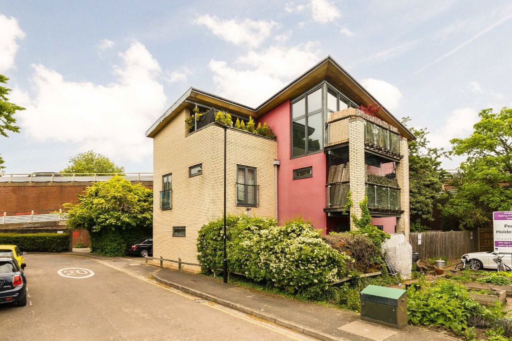 Property photo 1 of 5