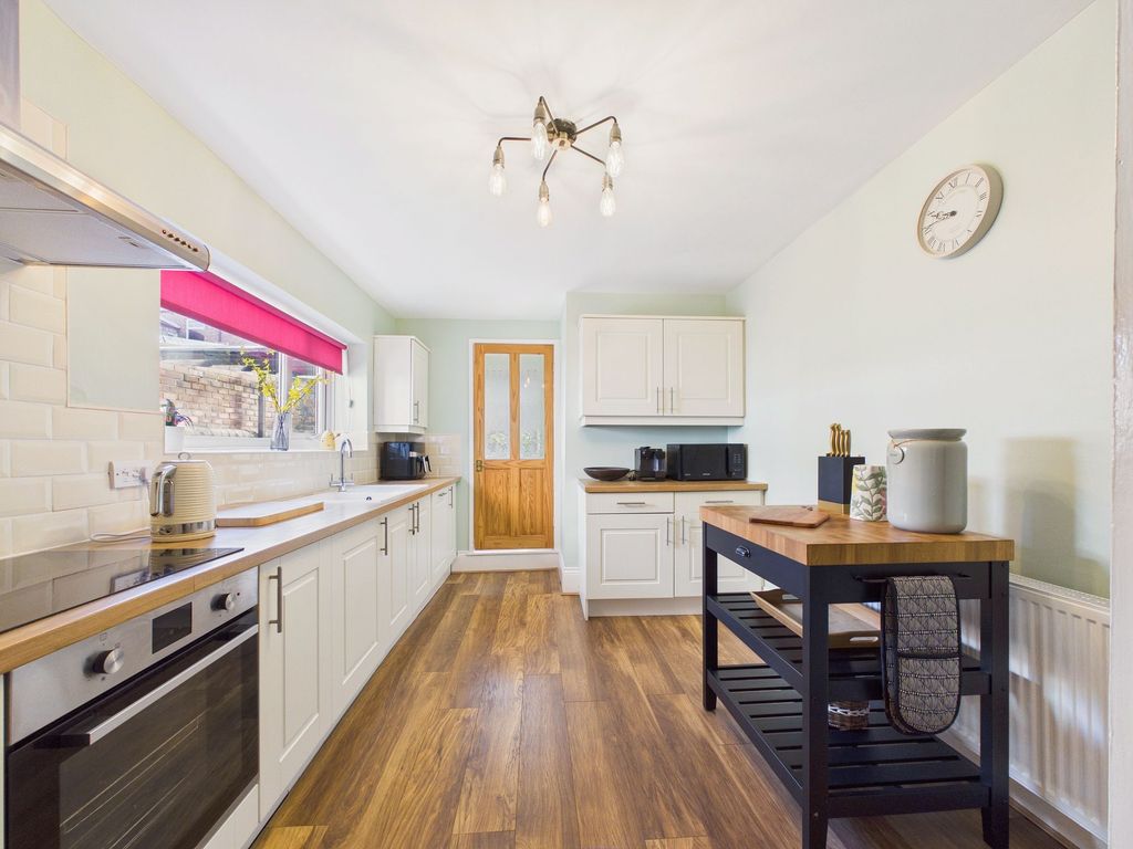 Property photo 3 of 14 Kitchen