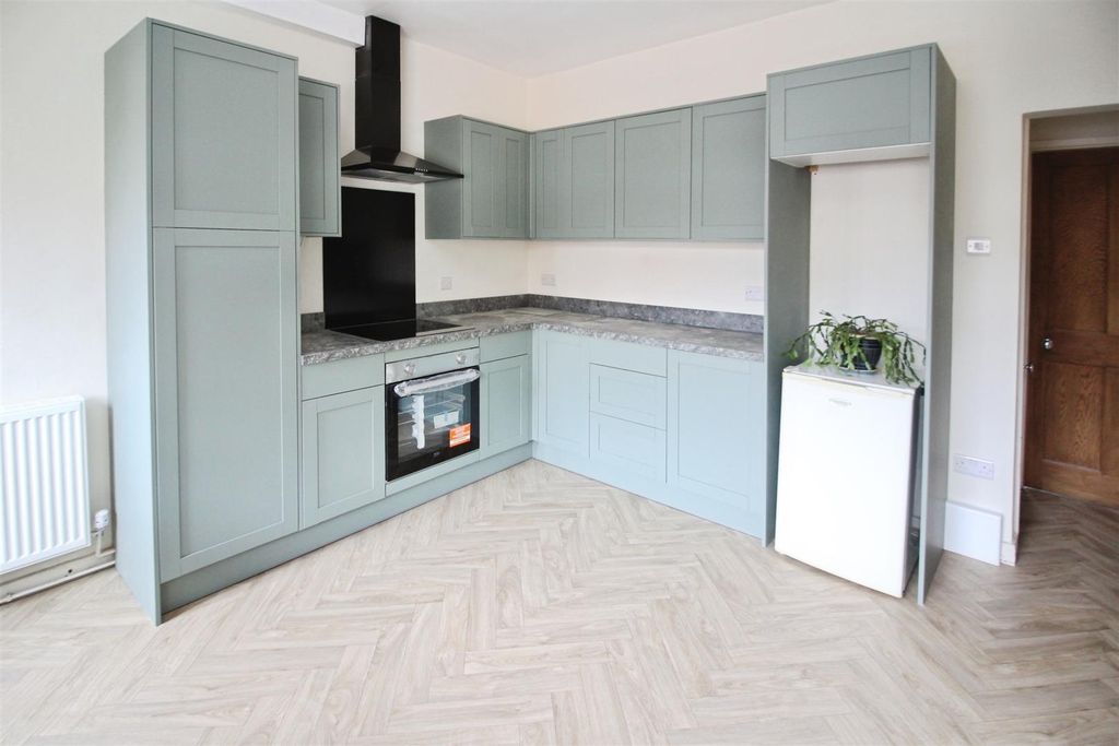 Property photo 3 of 16 Dining Kitchen