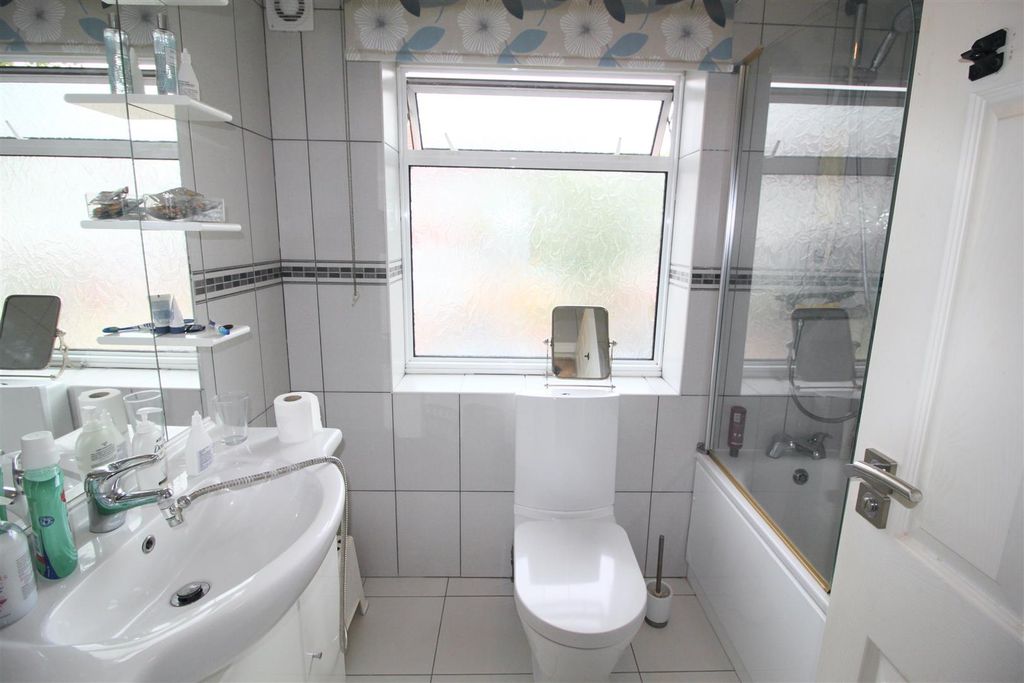 Property photo 3 of 13 Bathroom