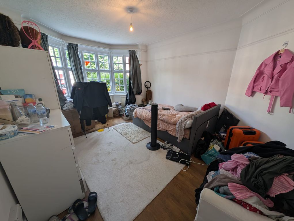 Property photo 3 of 17 Room 1- £850 Available 01/03/2026