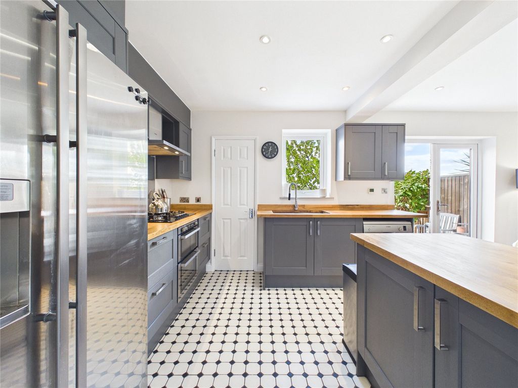 Property photo 1 of 29 Picture No. 02