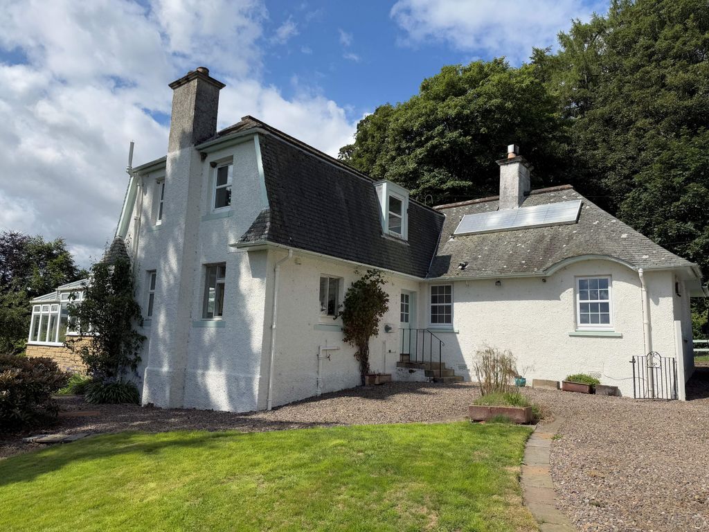 Property photo 1 of 11