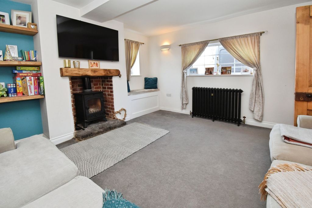 Property photo 3 of 17 Sitting Room