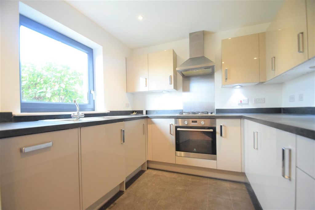 Property photo 3 of 13 Kitchen