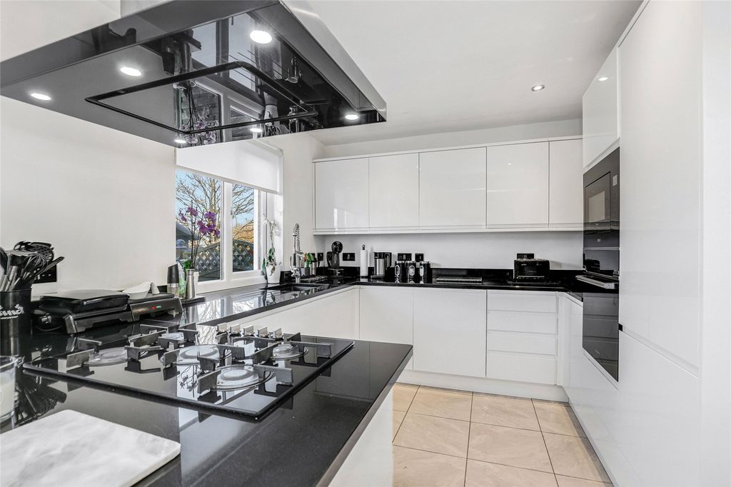 Property photo 3 of 21 Picture No. 18