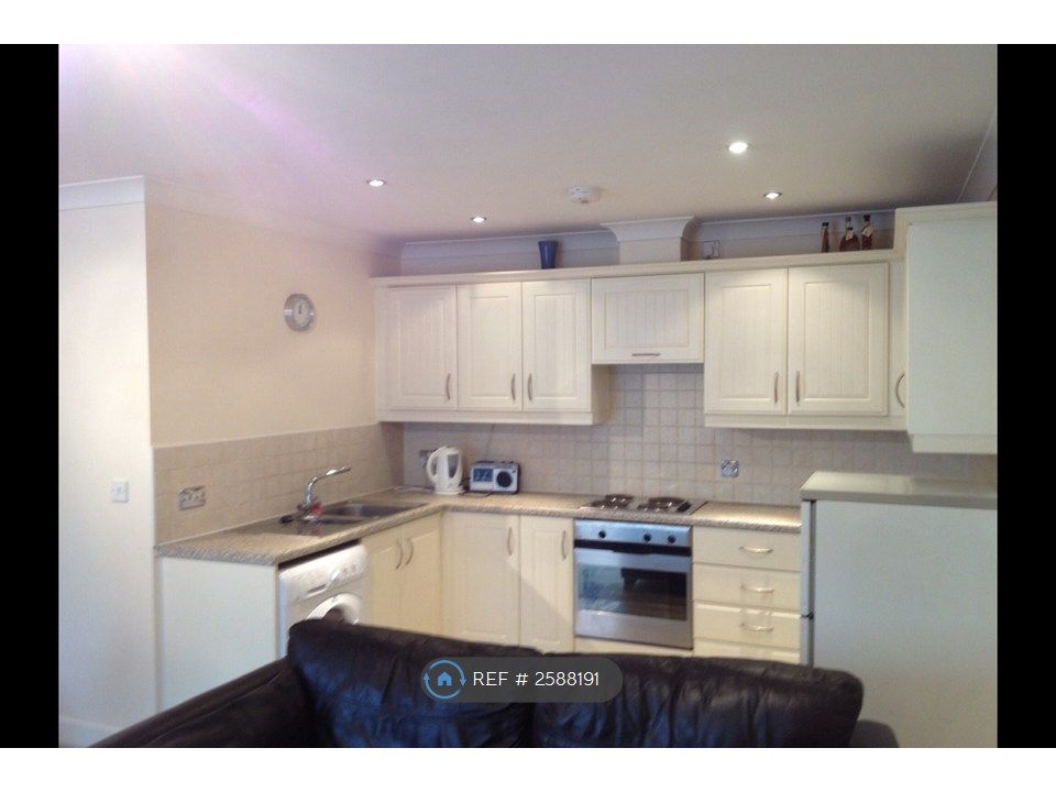 Property photo 3 of 11 Kitchen