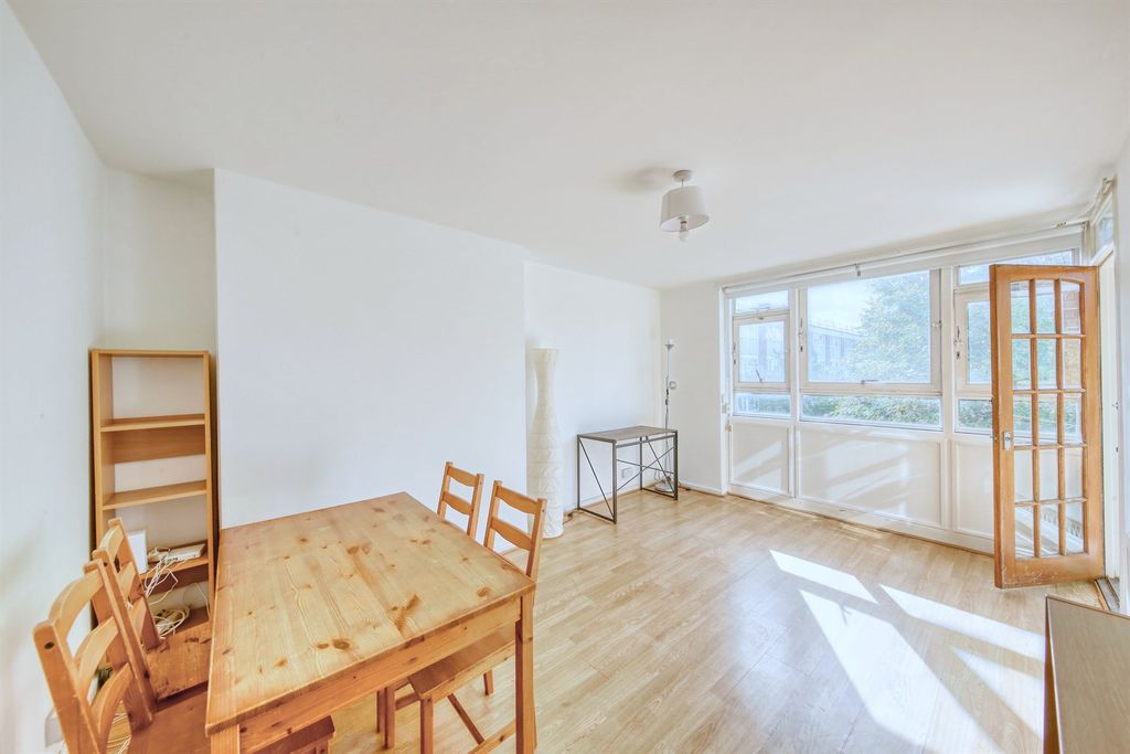 Property photo 3 of 11 Living Room/Dining