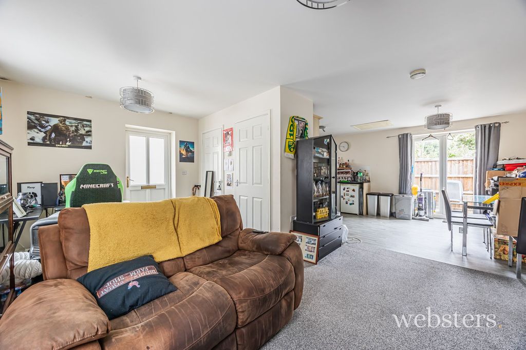 Property photo 2 of 9