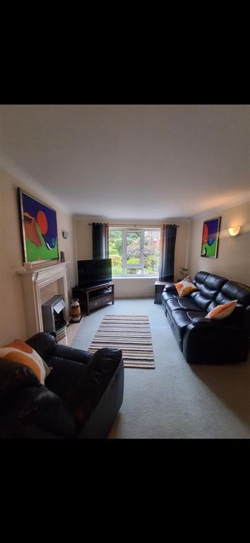 Property photo 2 of 11 Lounge