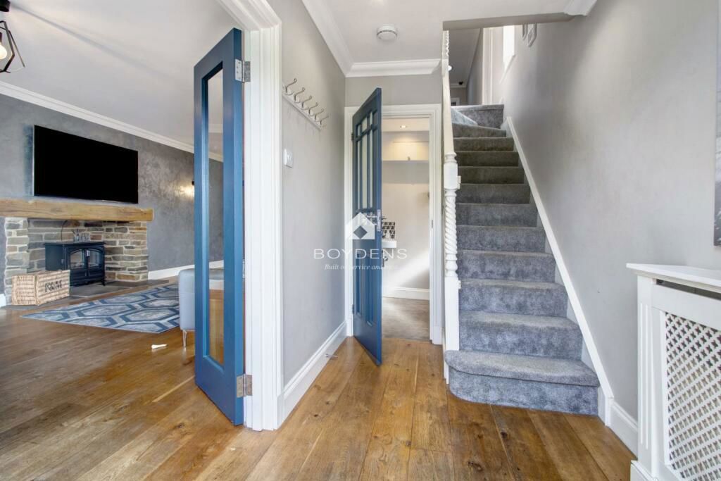 Property photo 2 of 25