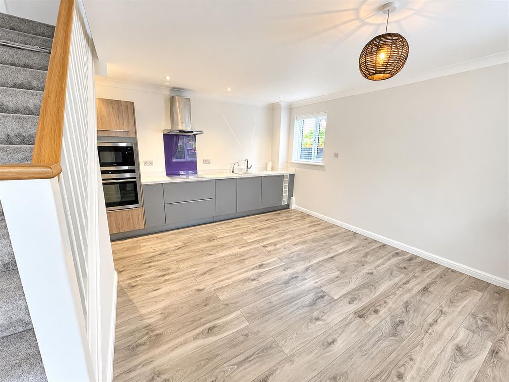 Property photo 2 of 5 Eba855A8-8Edc-4565-A90F-4960B587F7d4.Png