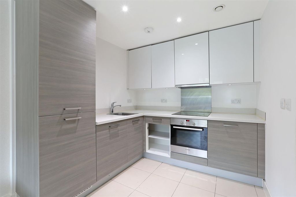 Property photo 1 of 9 Kitchen.Jpeg