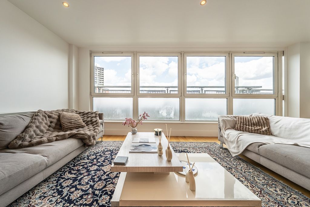 Property photo 3 of 24 72-Pimlico-Apartm...