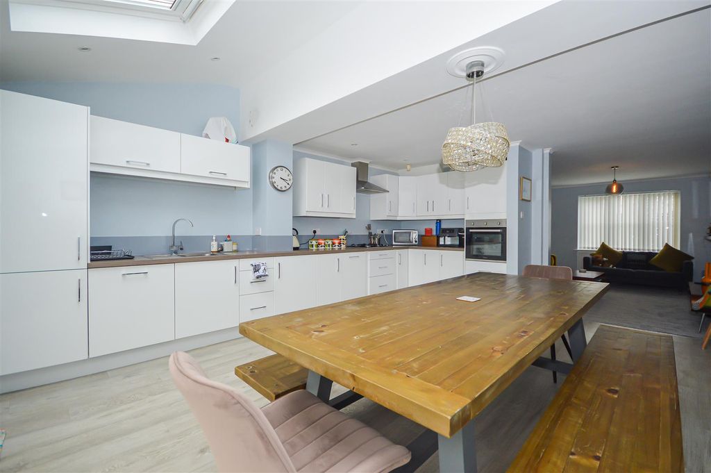 Property photo 3 of 14 Dining Kitchen