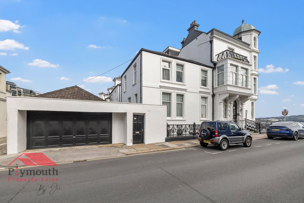 Property photo 2 of 26