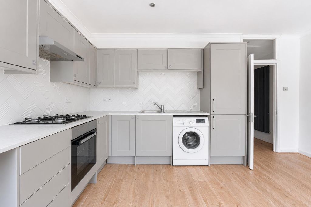 Property photo 3 of 16 Rotherhithe New Road