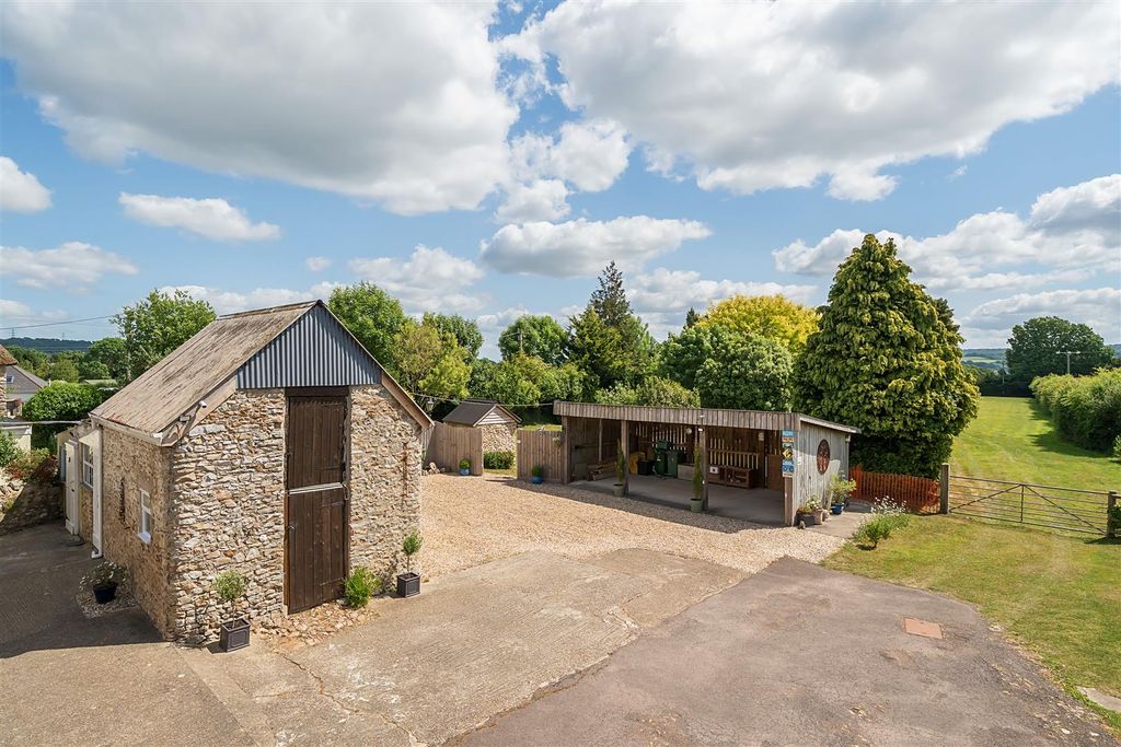 Property photo 3 of 32 Outbuildings