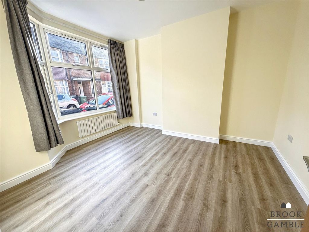 Property photo 2 of 12 01323 438506