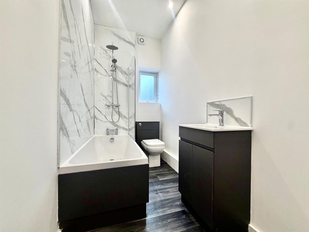 Property photo 3 of 16 Main Bathroom:
