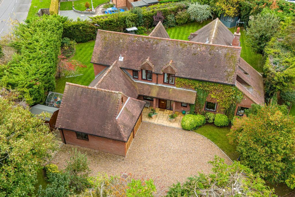 Property photo 1 of 20 Lodge Farm