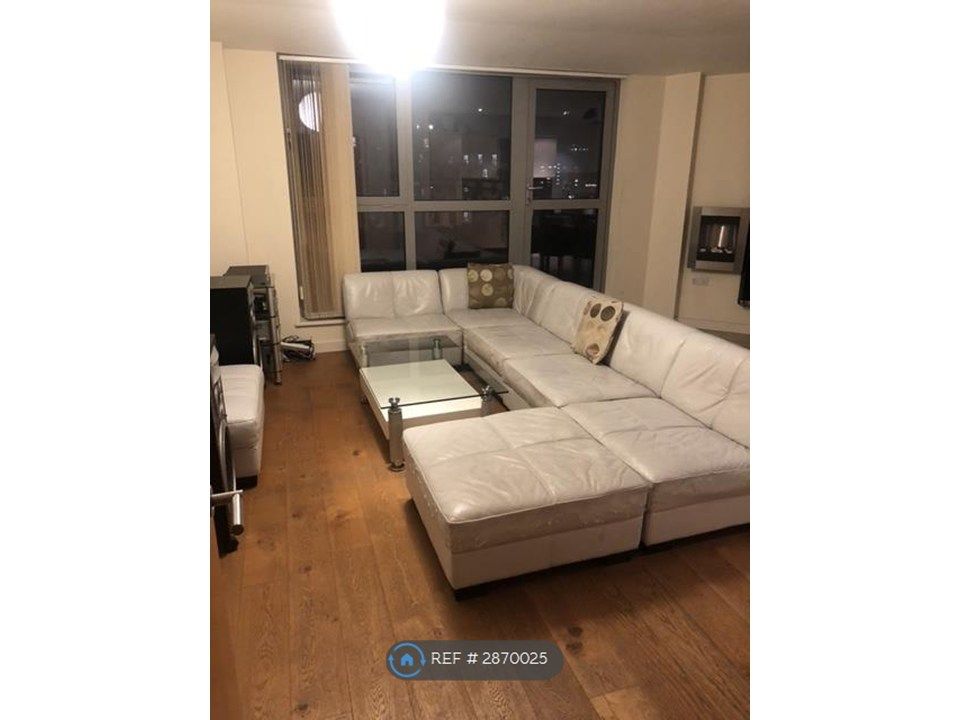 Property photo 3 of 23 Lounge