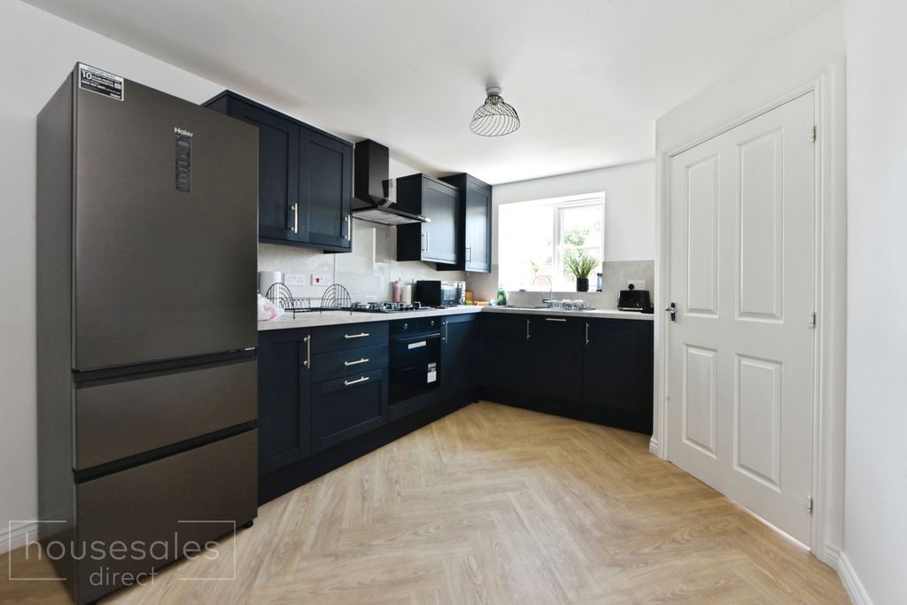Property photo 2 of 13