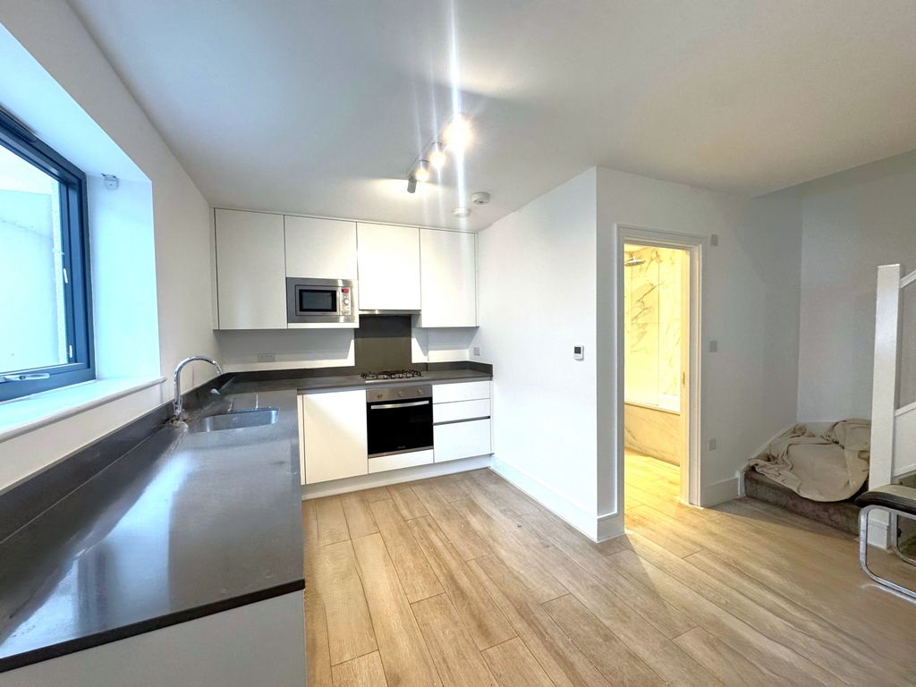 Property photo 1 of 6 2 Bedroom