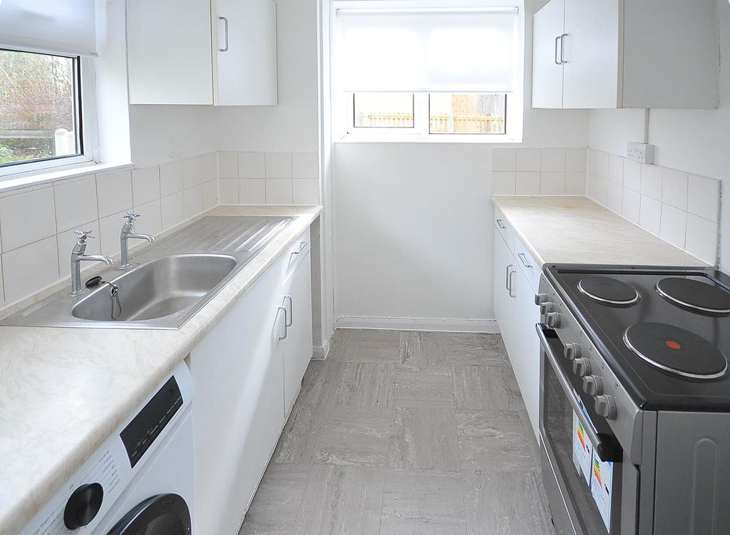 Property photo 2 of 7 Kitchen.Jpg