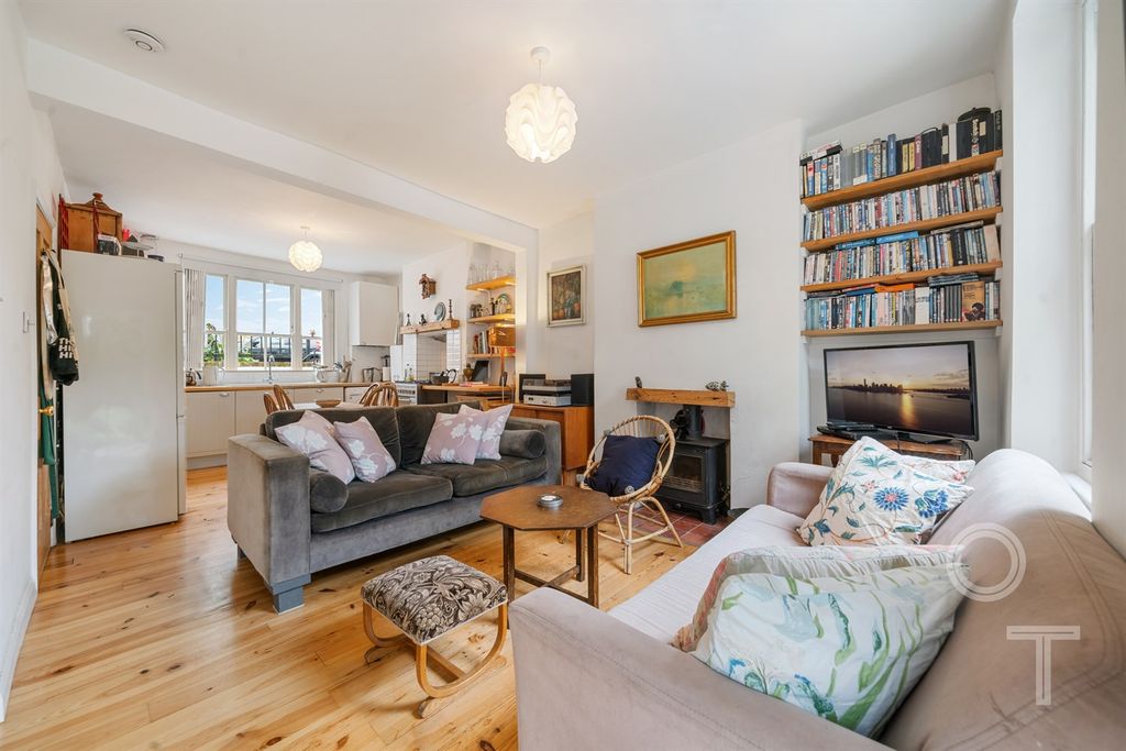 Property photo 2 of 12 Reception