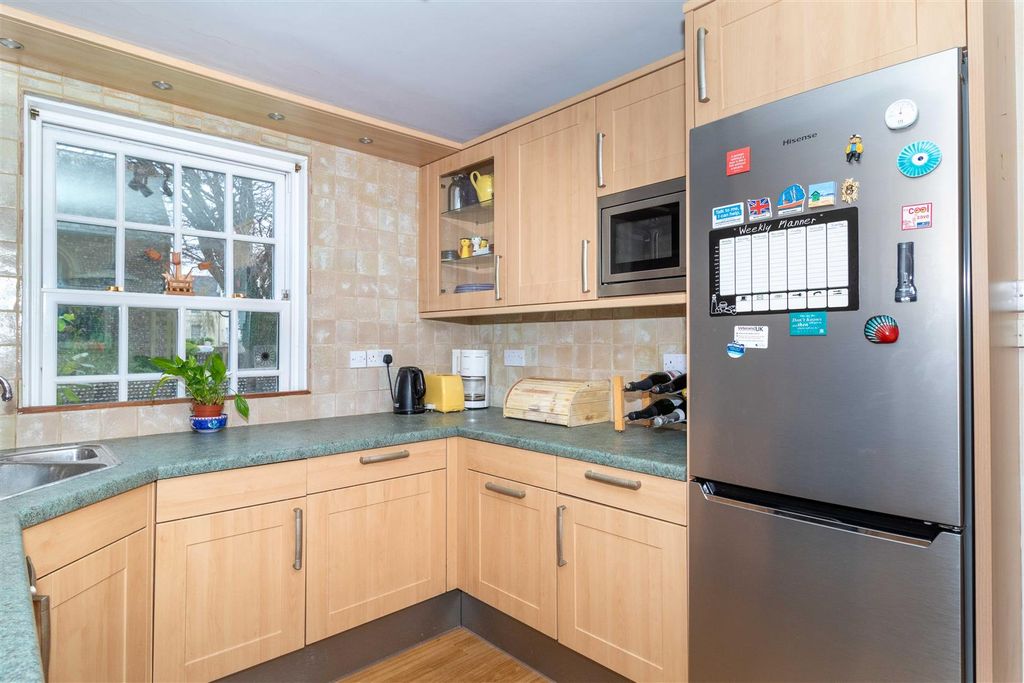 Property photo 3 of 19 Grosvenor-04N.Jpg