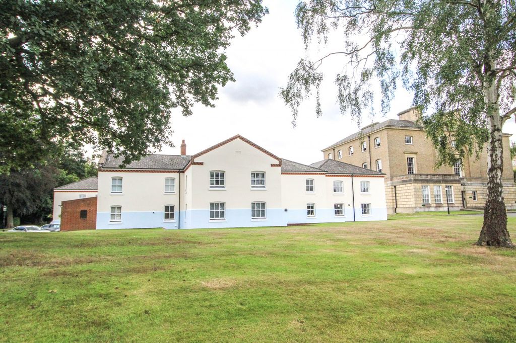 Property photo 2 of 9 Garden