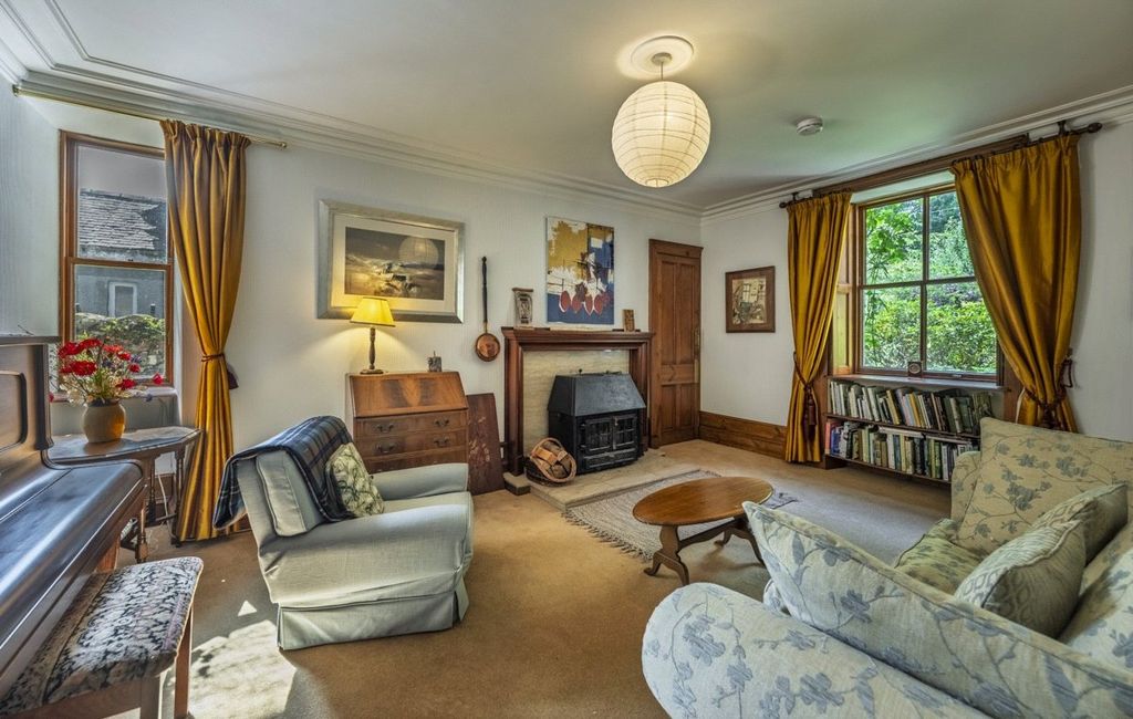 Property photo 3 of 14 Sitting Room