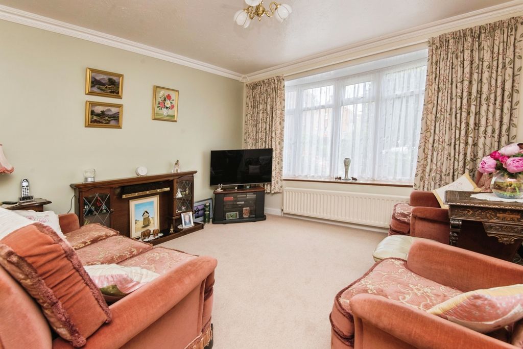 Property photo 2 of 17 Photo